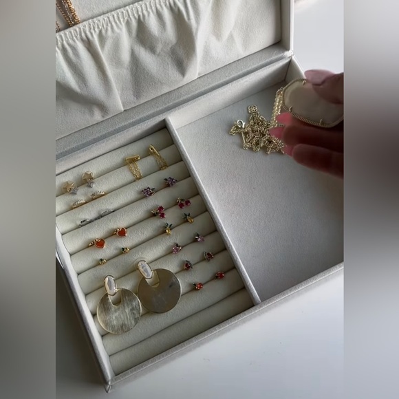 🔥🆕Radley London: Jewelry Storage Box Cream🔥 - Picture 8 of 8